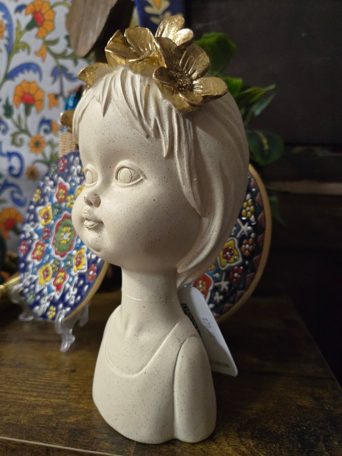 FLOWER CHILD CLAY SCULPTURE - BEIGE & GOLD