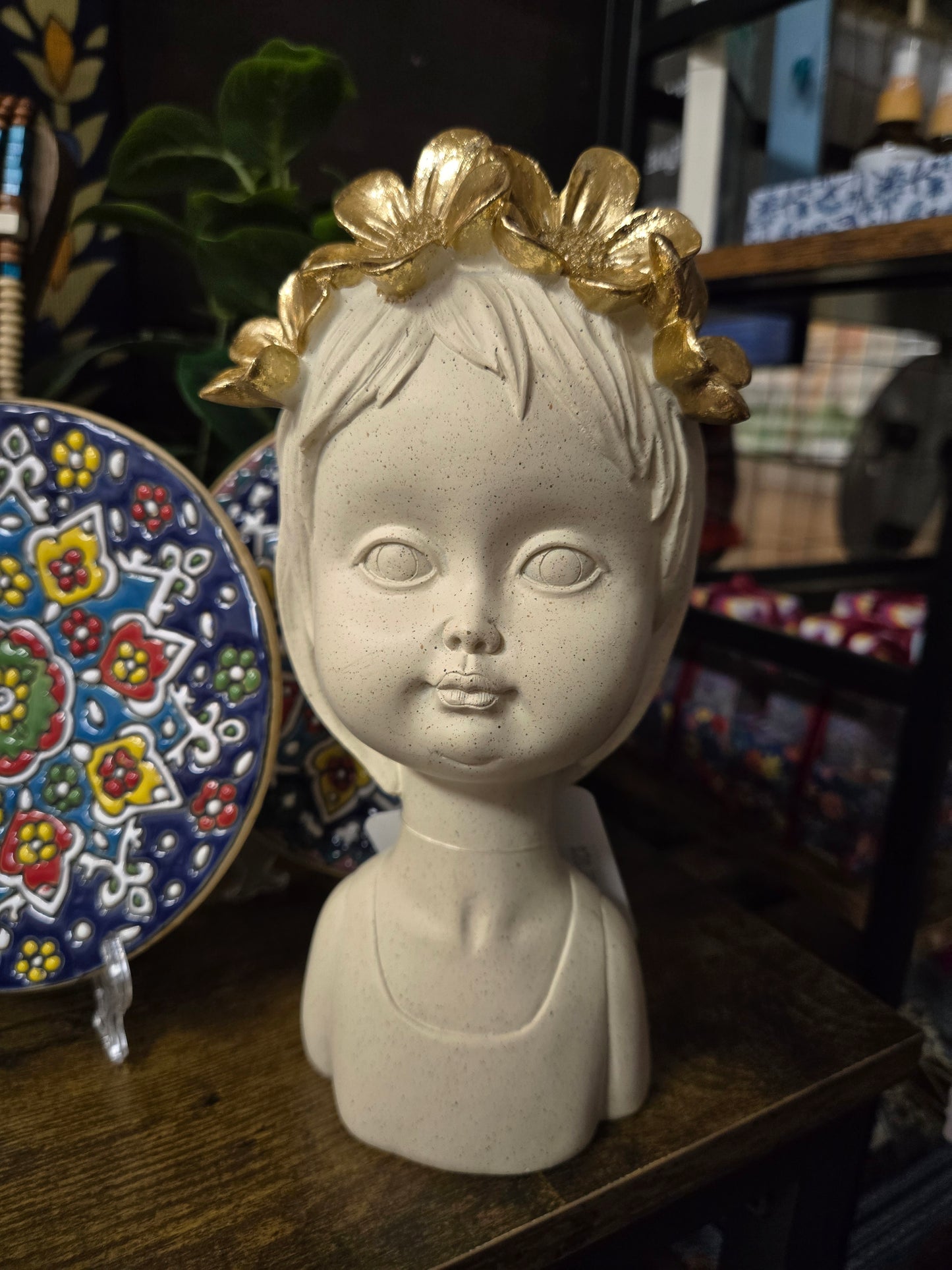 FLOWER CHILD CLAY SCULPTURE - BEIGE & GOLD