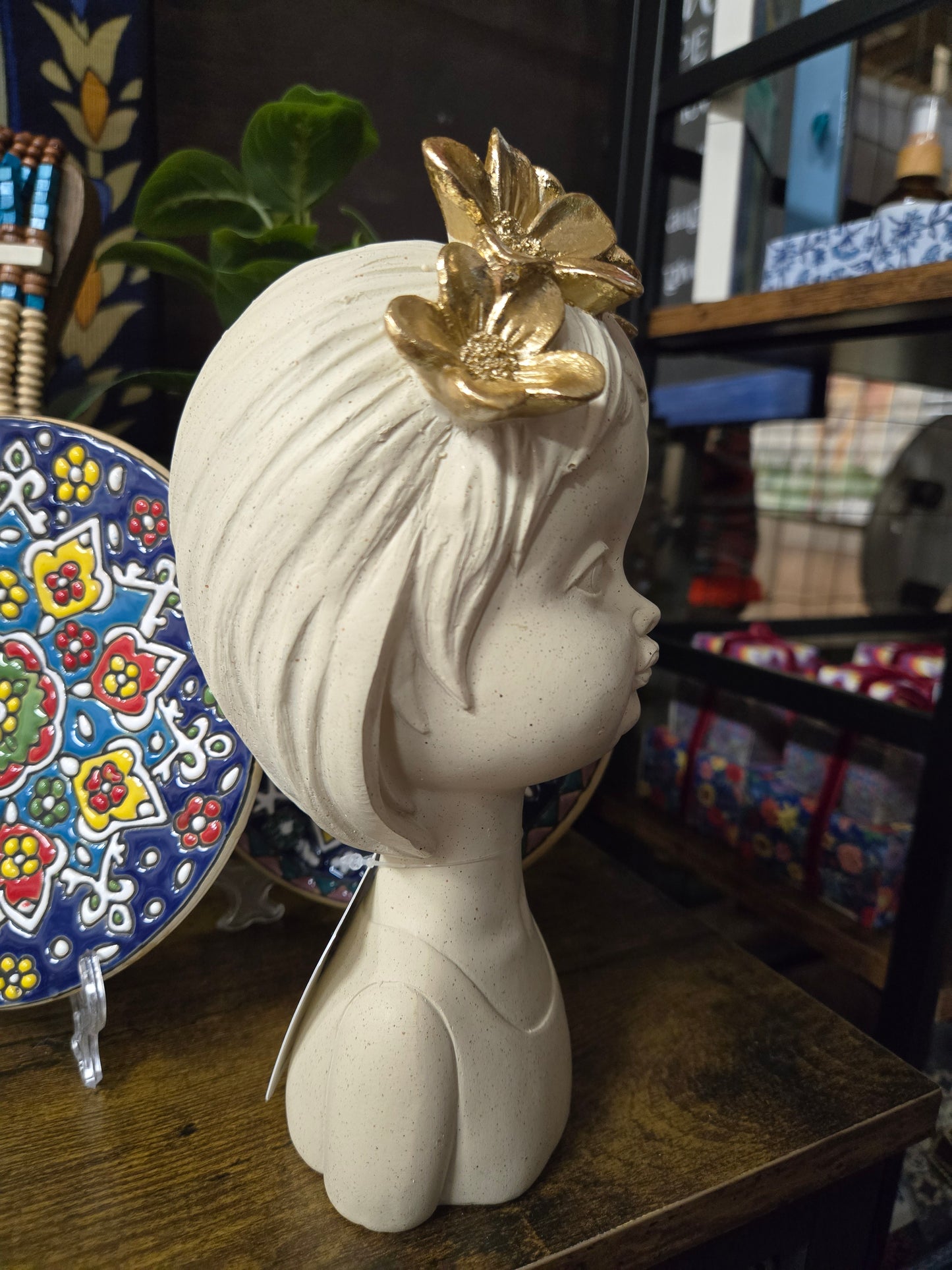 FLOWER CHILD CLAY SCULPTURE - BEIGE & GOLD