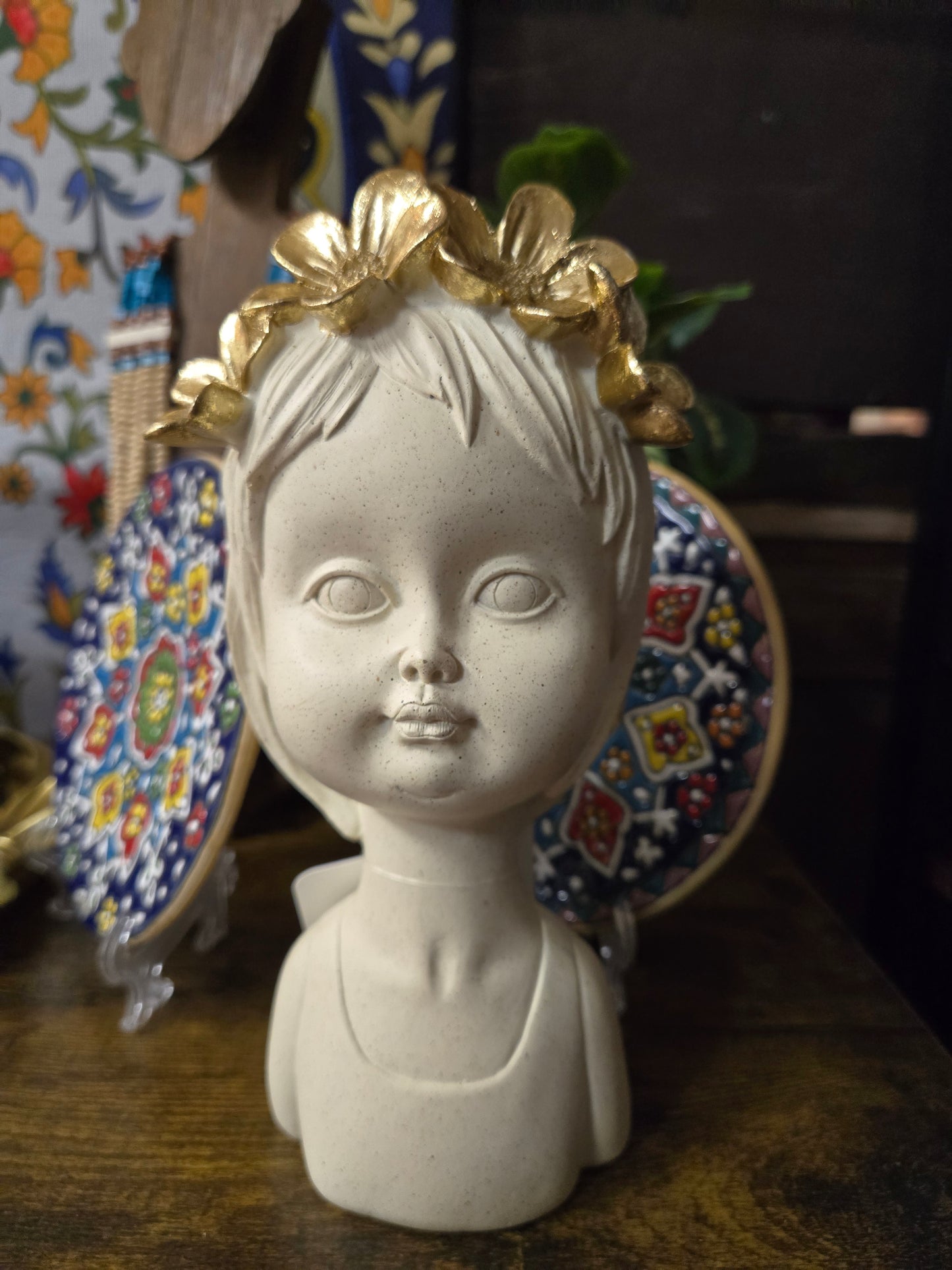 FLOWER CHILD CLAY SCULPTURE - BEIGE & GOLD