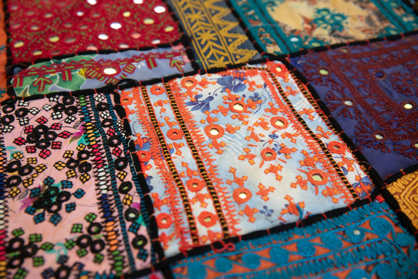 EMBROIDRED SINDHI DESIGN TABLE RUNNER AND PLACE MATS - SET OF 3 - JAG Universal Collection