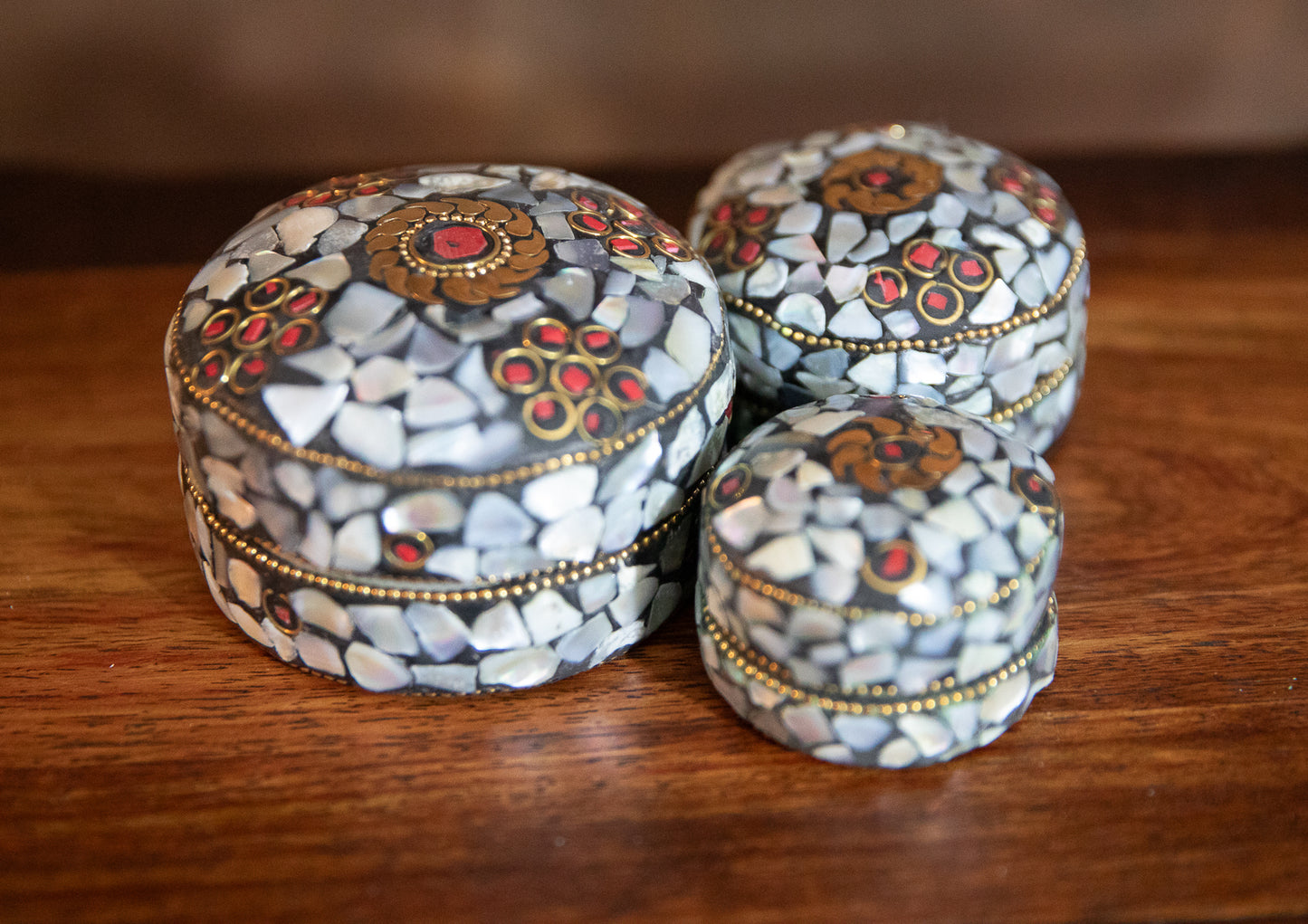 LACQUER AND GOLD INLAID HANDCRAFTED BOXES - SET OF 3 - JAG Universal Collection