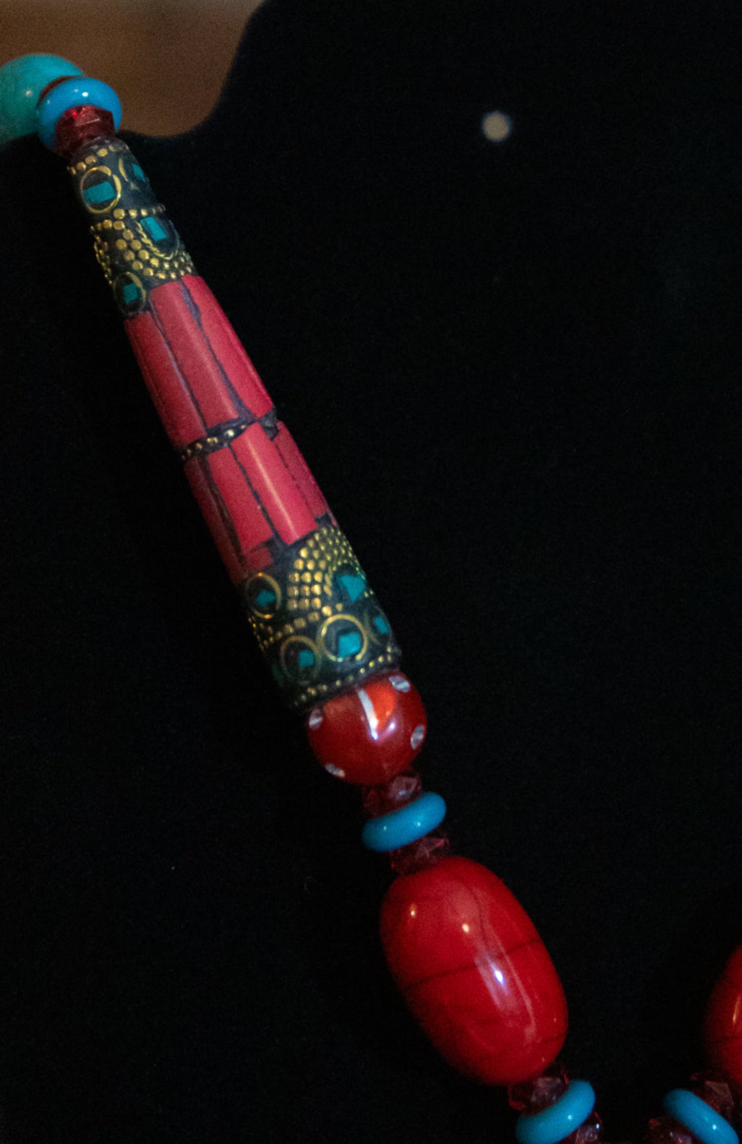 BOHEMIAN DESIGN INLAID BEAD AND STONES NECKLACE - RED