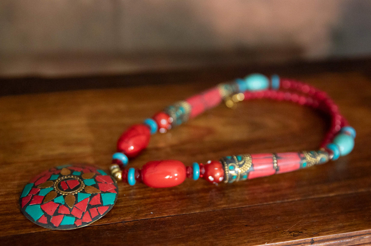 BOHEMIAN DESIGN INLAID BEAD AND STONES NECKLACE - RED