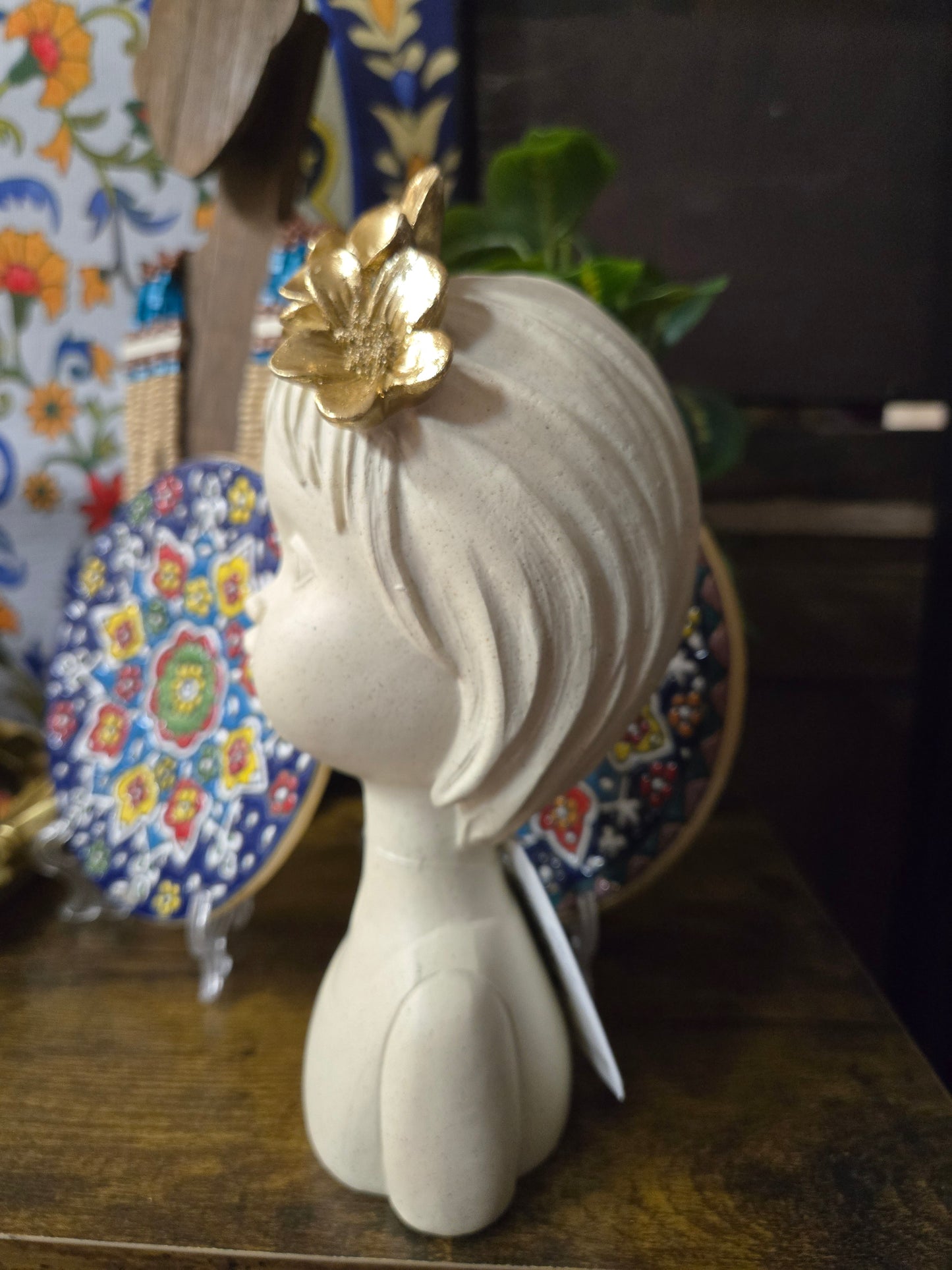 FLOWER CHILD CLAY SCULPTURE - BEIGE & GOLD