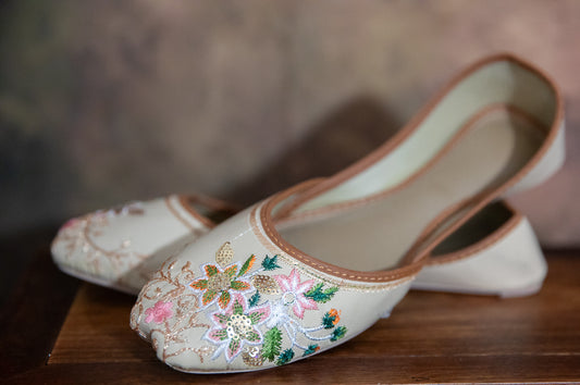 WOMEN'S HANCRAFTED EMBROIDERED LEATHER SLIPPERS KHUSA PINK - SIZE 9 - JAG Universal Collection 