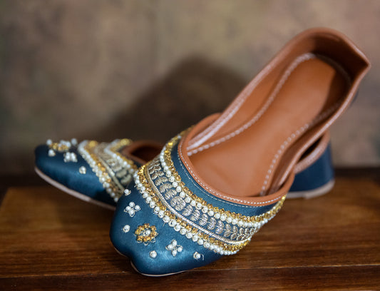 WOMEN'S HANCRAFTED EMBROIDERED LEATHER SLIPPERS KHUSA BLUE - SIZE 5.5 - JAG Universal Collection 