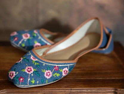 WOMEN'S HANCRAFTED EMBROIDERED LEATHER SLIPPERS KHUSA BLUE FLORAL - SIZE 6.5 - JAG Universal Collection 