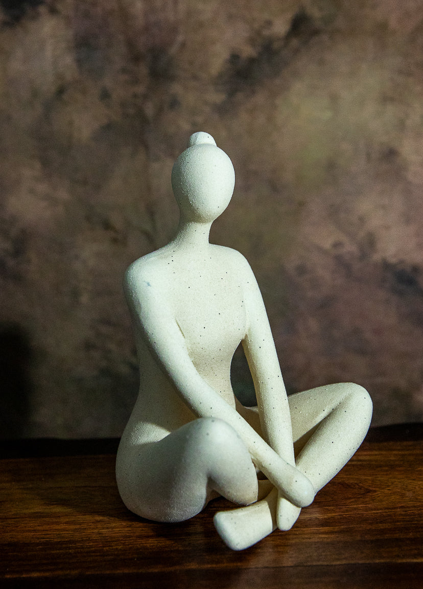 FEMALE SCULPTURE HAND CRAFTED - JAG Universal Collection 