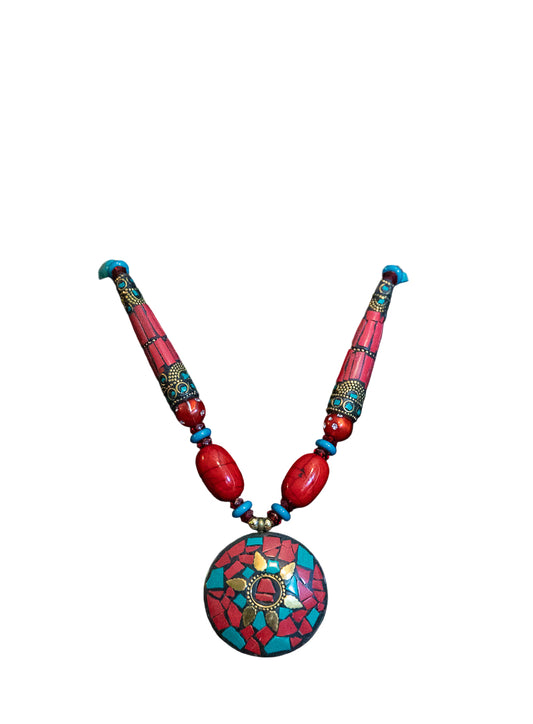 BOHEMIAN DESIGN INLAID BEAD AND STONES NECKLACE - RED