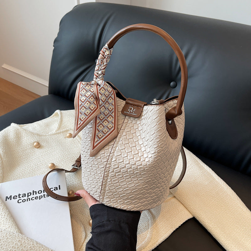 Handbag shoulder bag woven bucket bag
