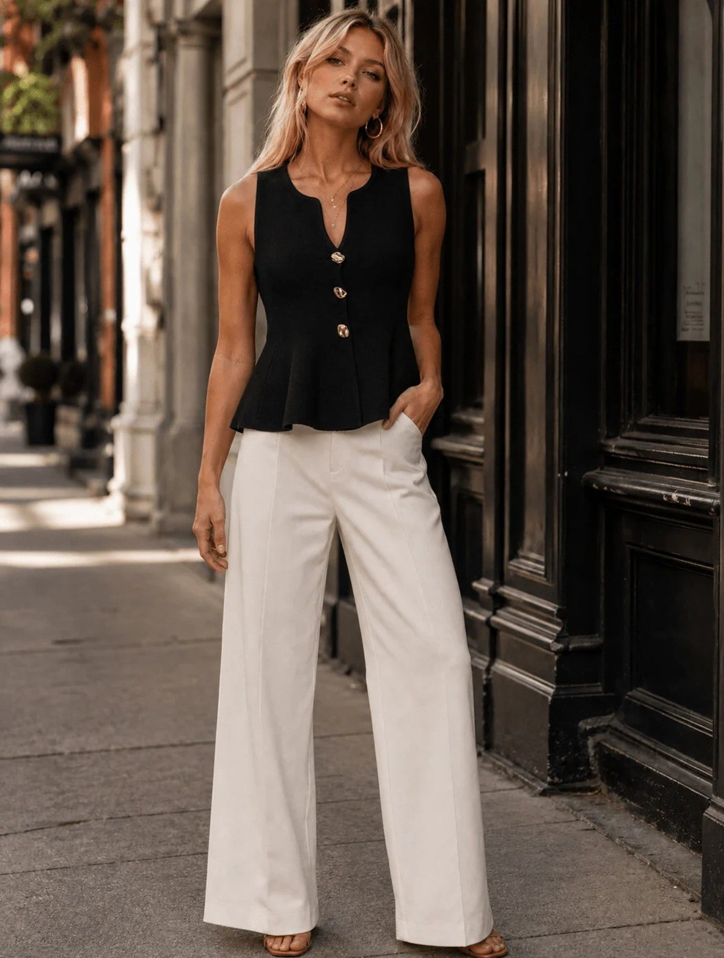 Women’s Sleeveless V-Neck Ribbed Button-Front Peplum Top